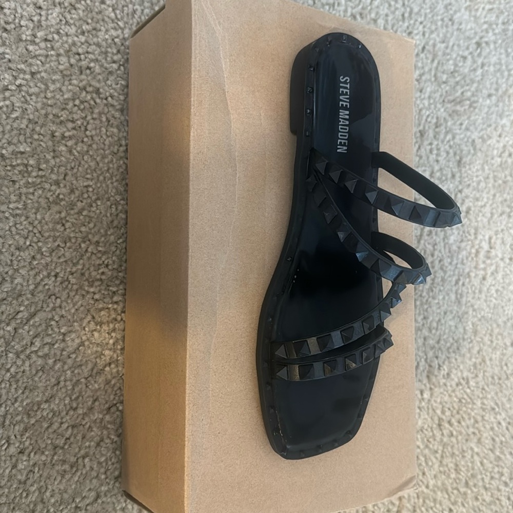 Steve madden flats in black